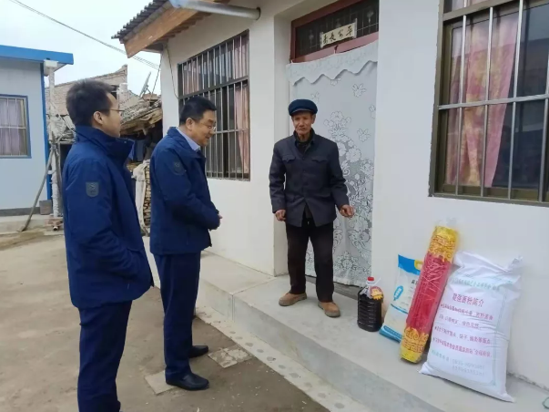 欧亿官方网页版-欧亿(中国)
深入帮扶村开展春节慰问(图2)
