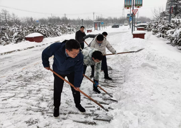欧亿官方网页版-欧亿(中国)
组织全体员工扫雪除冰(图2)