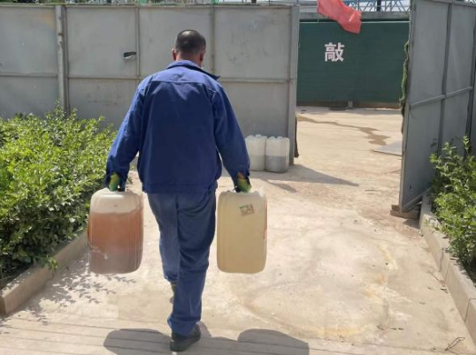 欧亿官方网页版-欧亿(中国)
城东污水处理公司扎实推进危险废物规范化处置(图3)