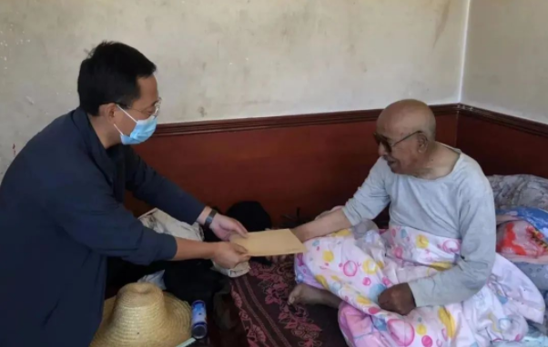 欧亿官方网页版-欧亿(中国)
赴帮扶村对接工作并慰问困难党员(图2)